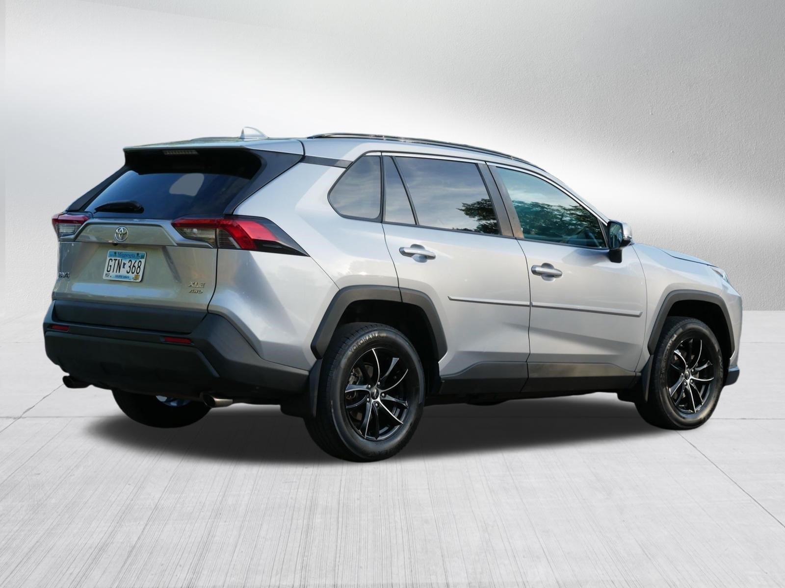 Used 2019 Silver Sky Metallic Toyota XLE image 7