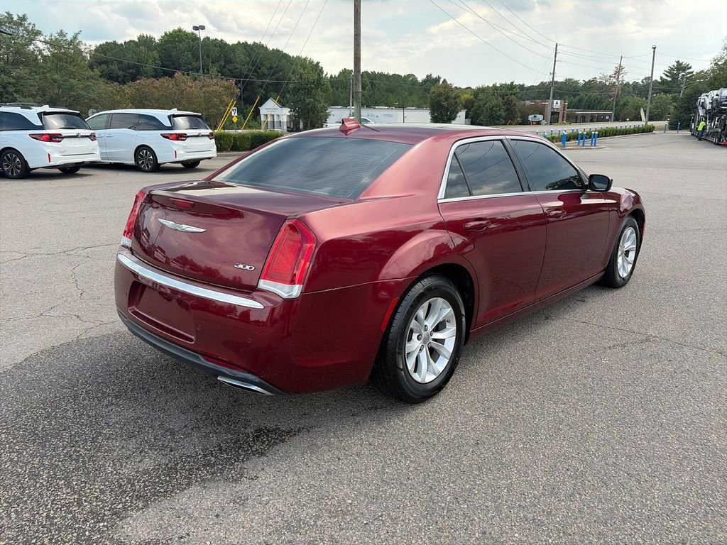 Used 2016 Velvet Chrysler Limited image 5