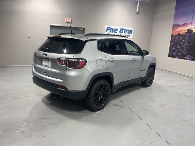 New 2026 Silver Zynith Metallic Clear-Coat Exterior Paint Jeep Latitude image 5