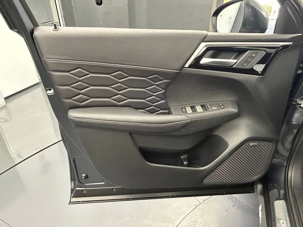 New 2026 Gray Mitsubishi SEL image 14