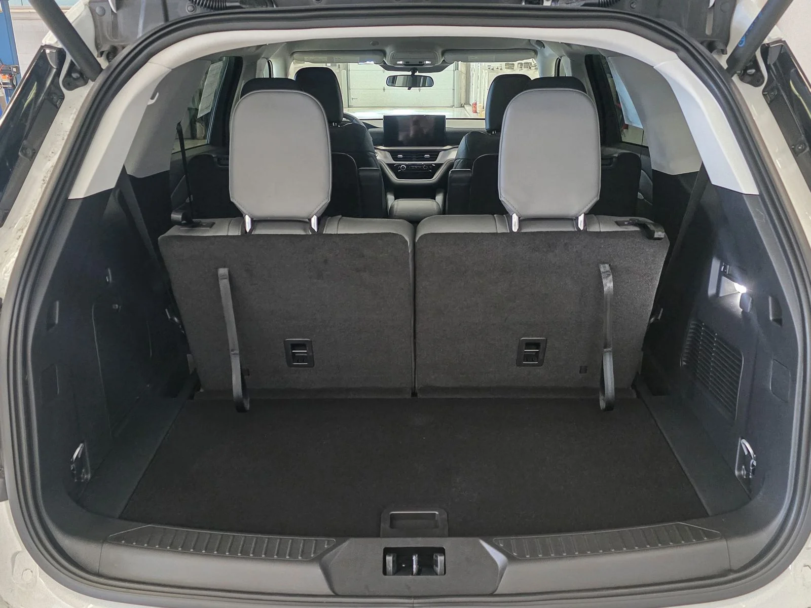New 2026 Star White Metallic Tri-Coat Ford Active image 17