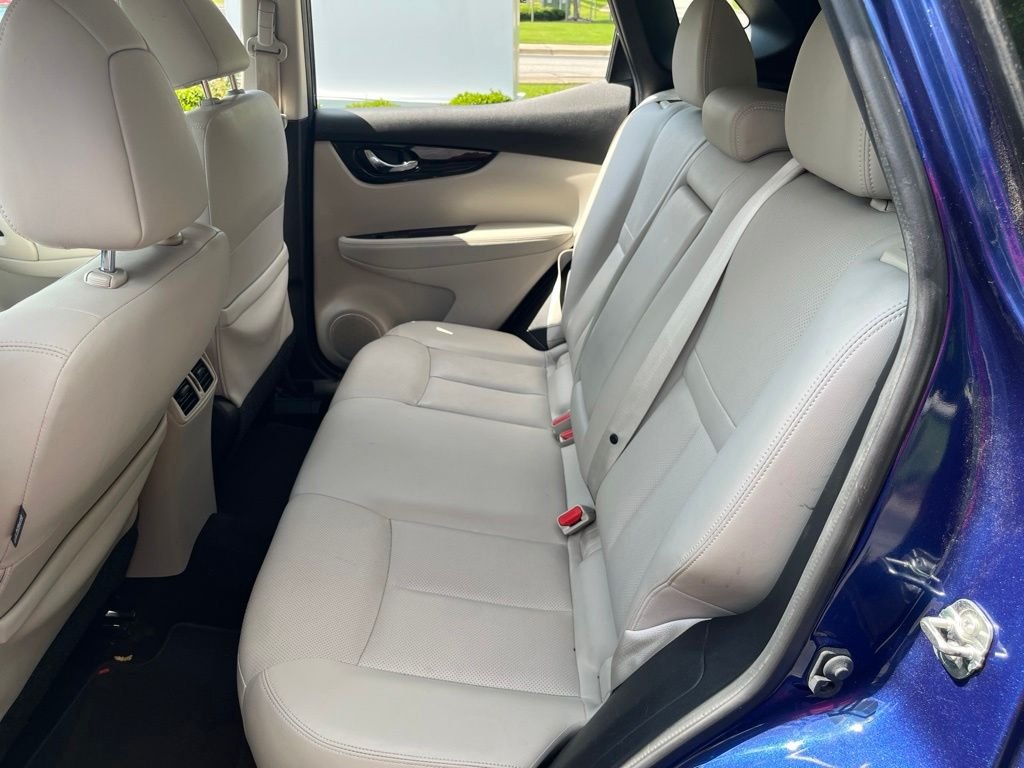 Used 2019 Blue Nissan SL image 29