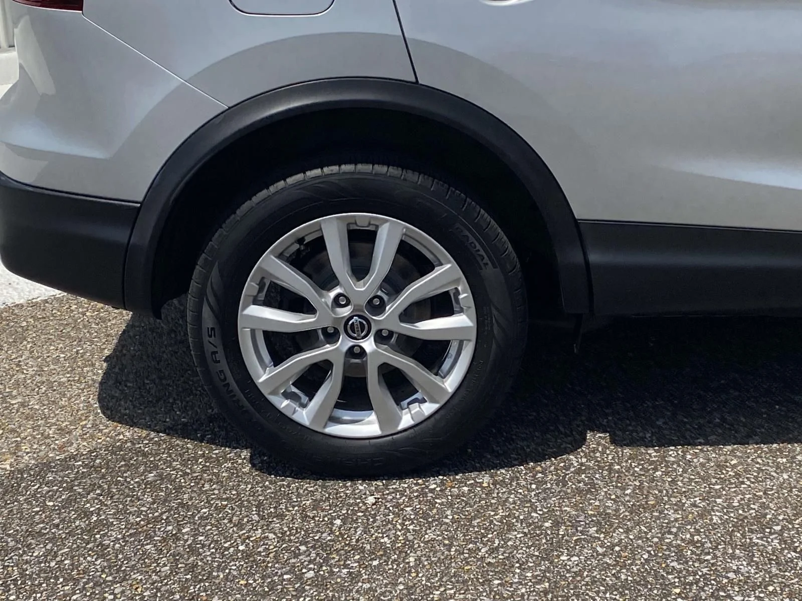 Used 2021 Silver Nissan S image 9