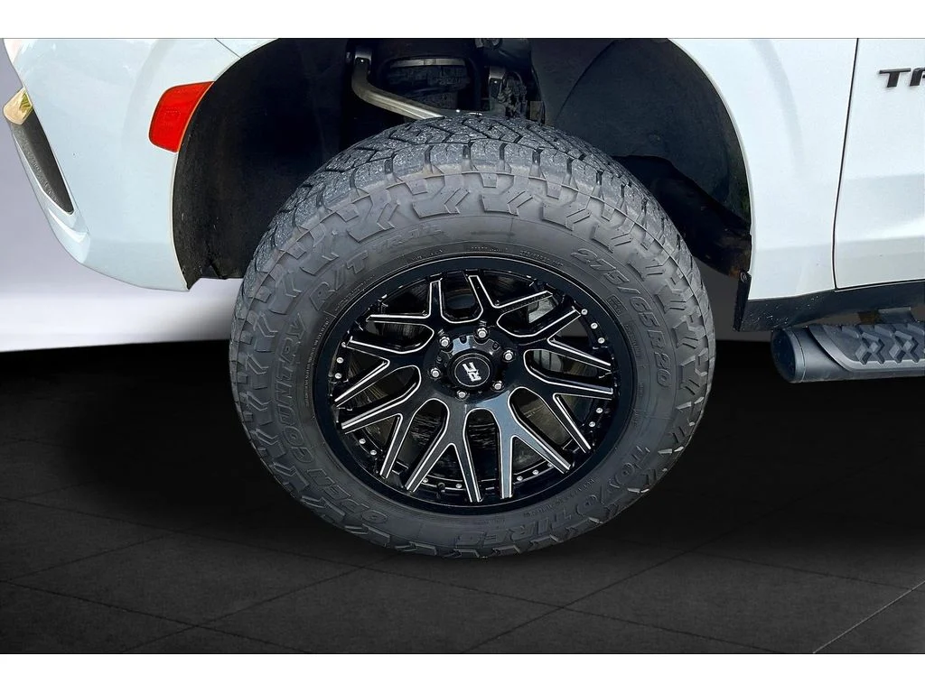 Used 2023 Summit White Chevrolet Z71 image 7