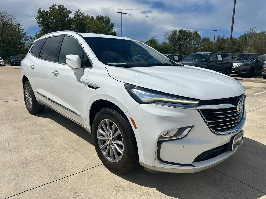 Used 2023 Summit White Buick Essence image 31