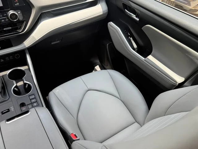 Used 2024 Red Toyota XLE image 27