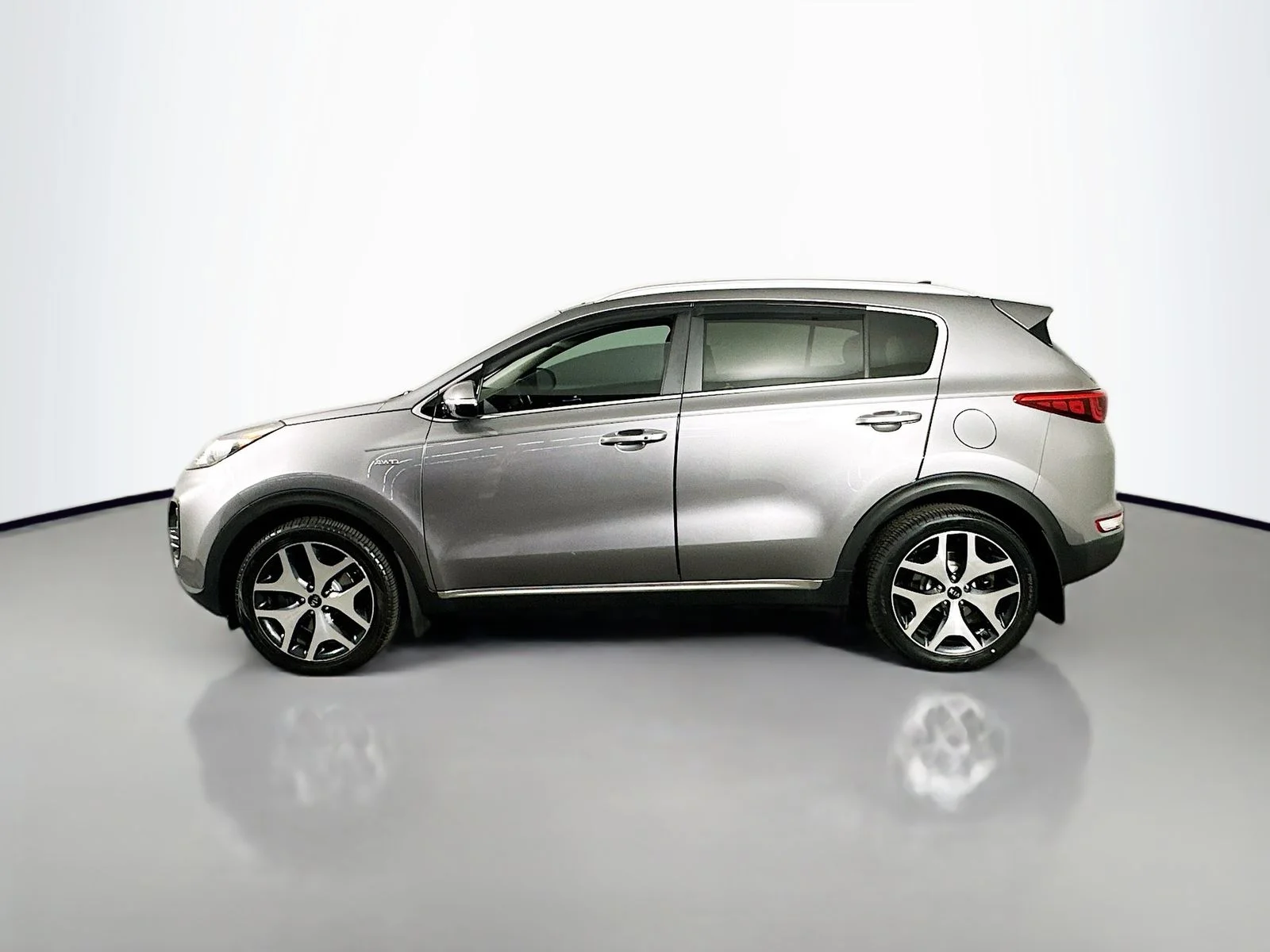 Used 2017 Mineral Silver Kia SX image 4