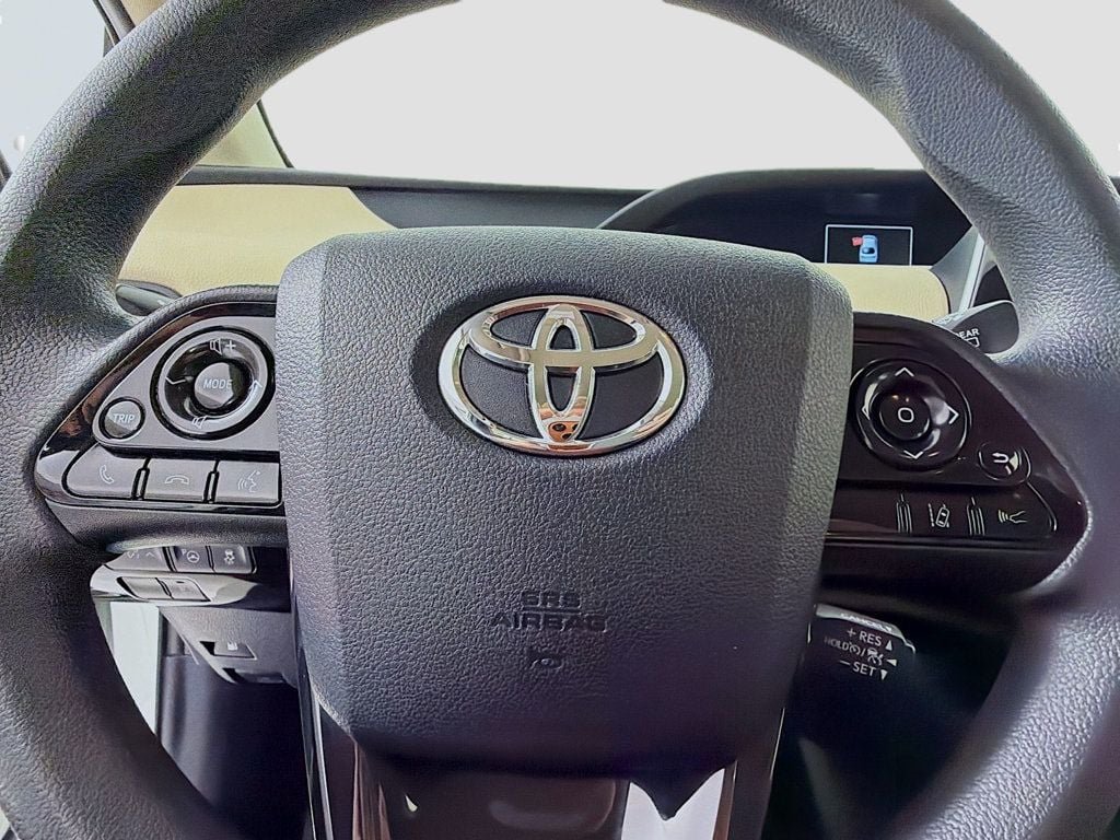 Used 2020 Blizzard Pearl Toyota LE image 11