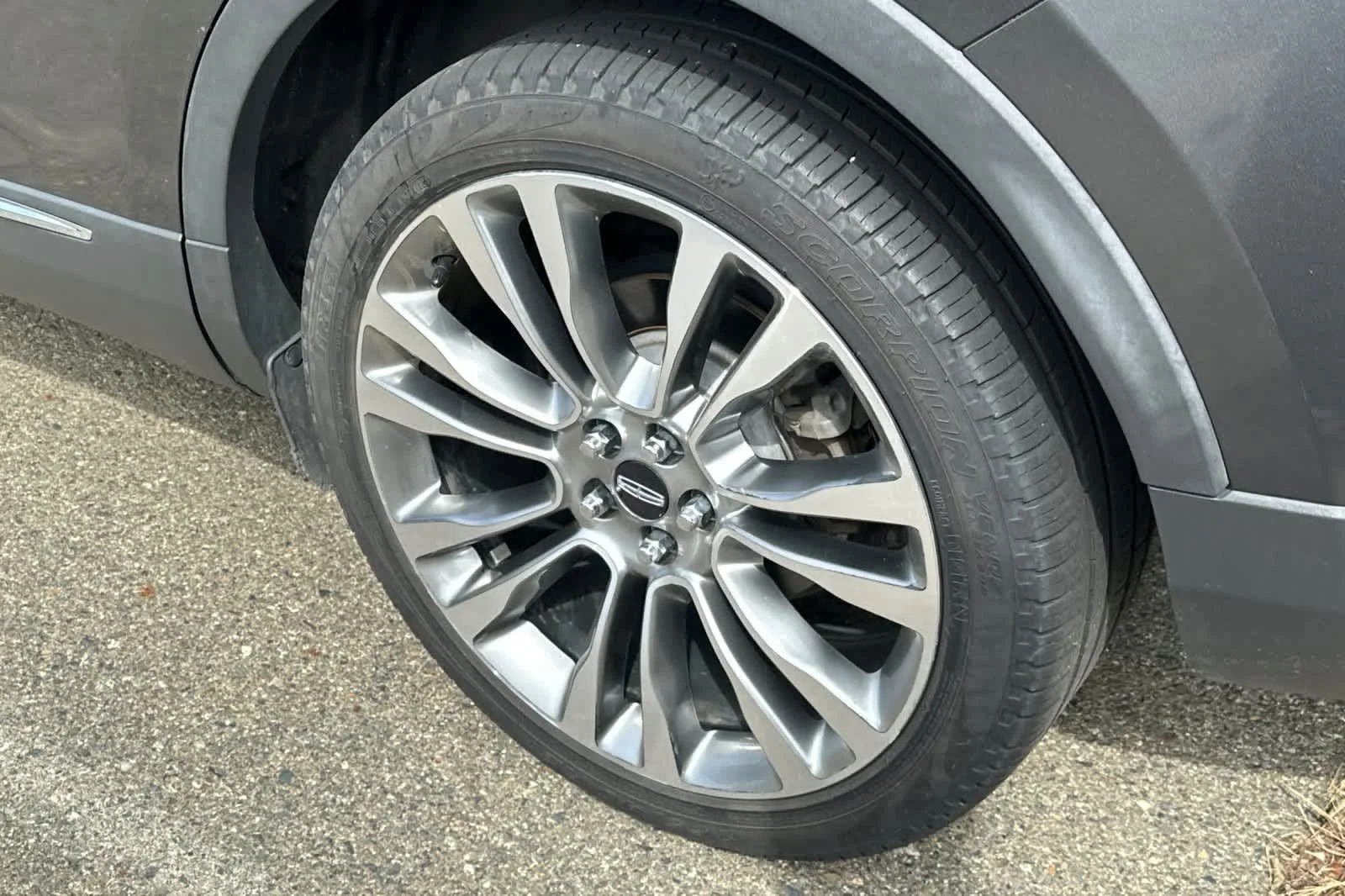 Used 2017 Magnetic Gray Metallic Lincoln Reserve image 18