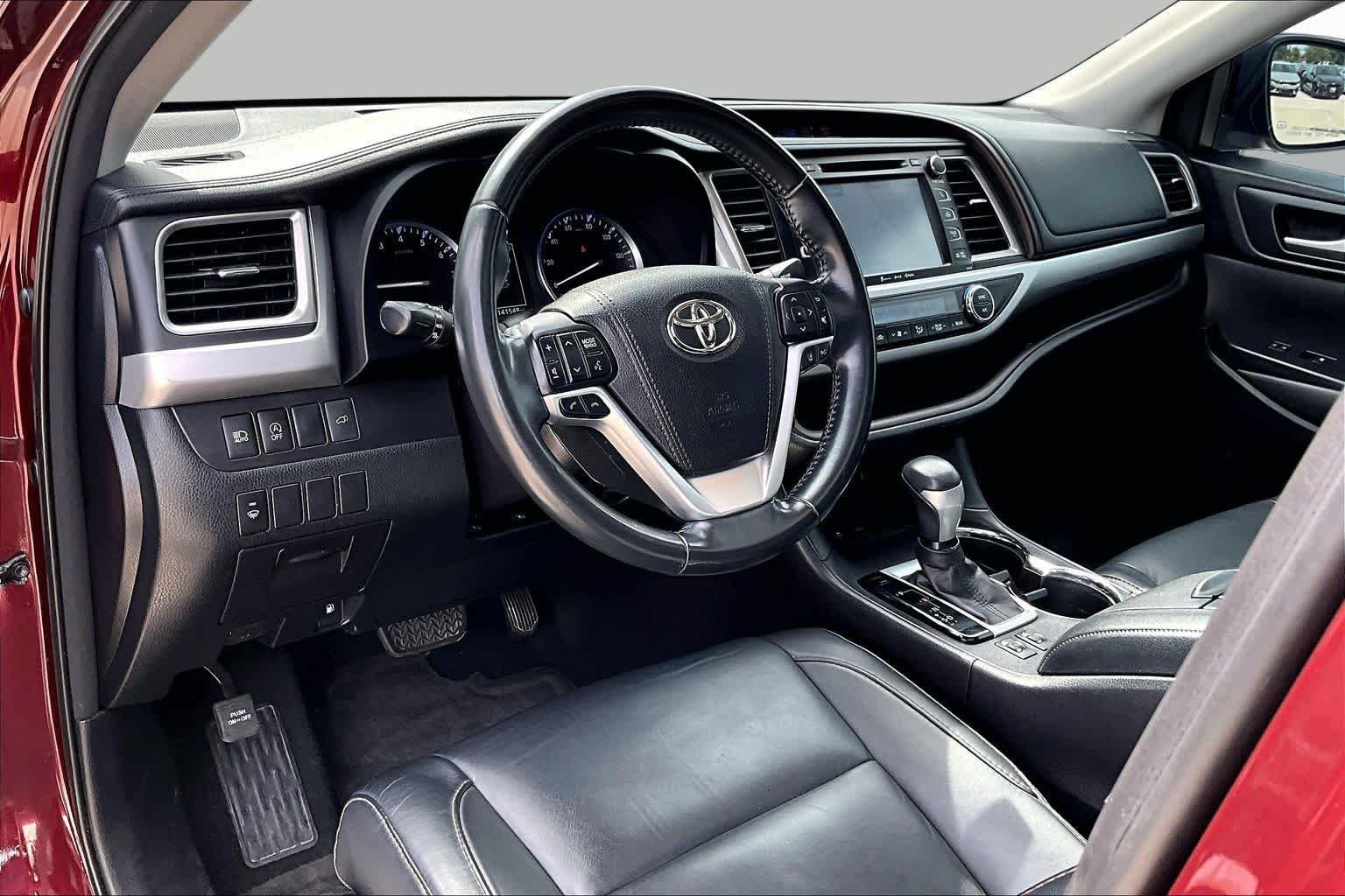 Used 2017 Ooh La La Rouge Mica Toyota XLE image 16