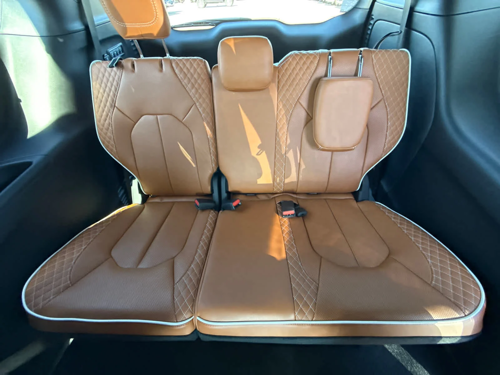 New 2026 Bright White Clear-Coat Exterior Paint Chrysler Pinnacle image 14