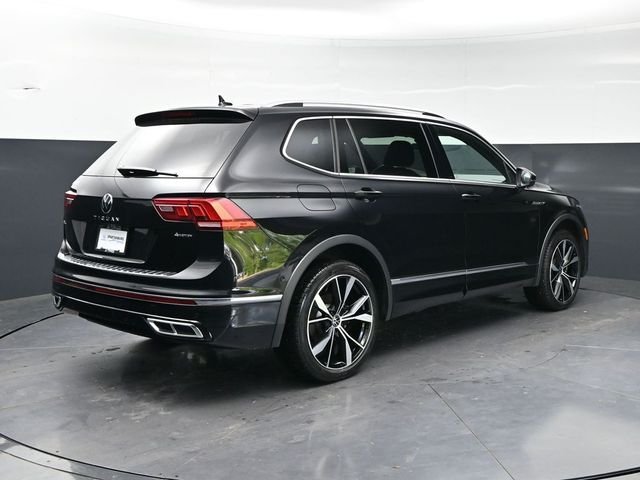 Used 2024 Deep Black Pearl Volkswagen 2.0T SEL R-Line image 5