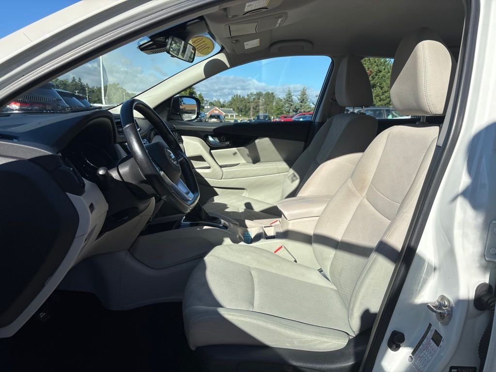 Used 2019 White Nissan SV image 19