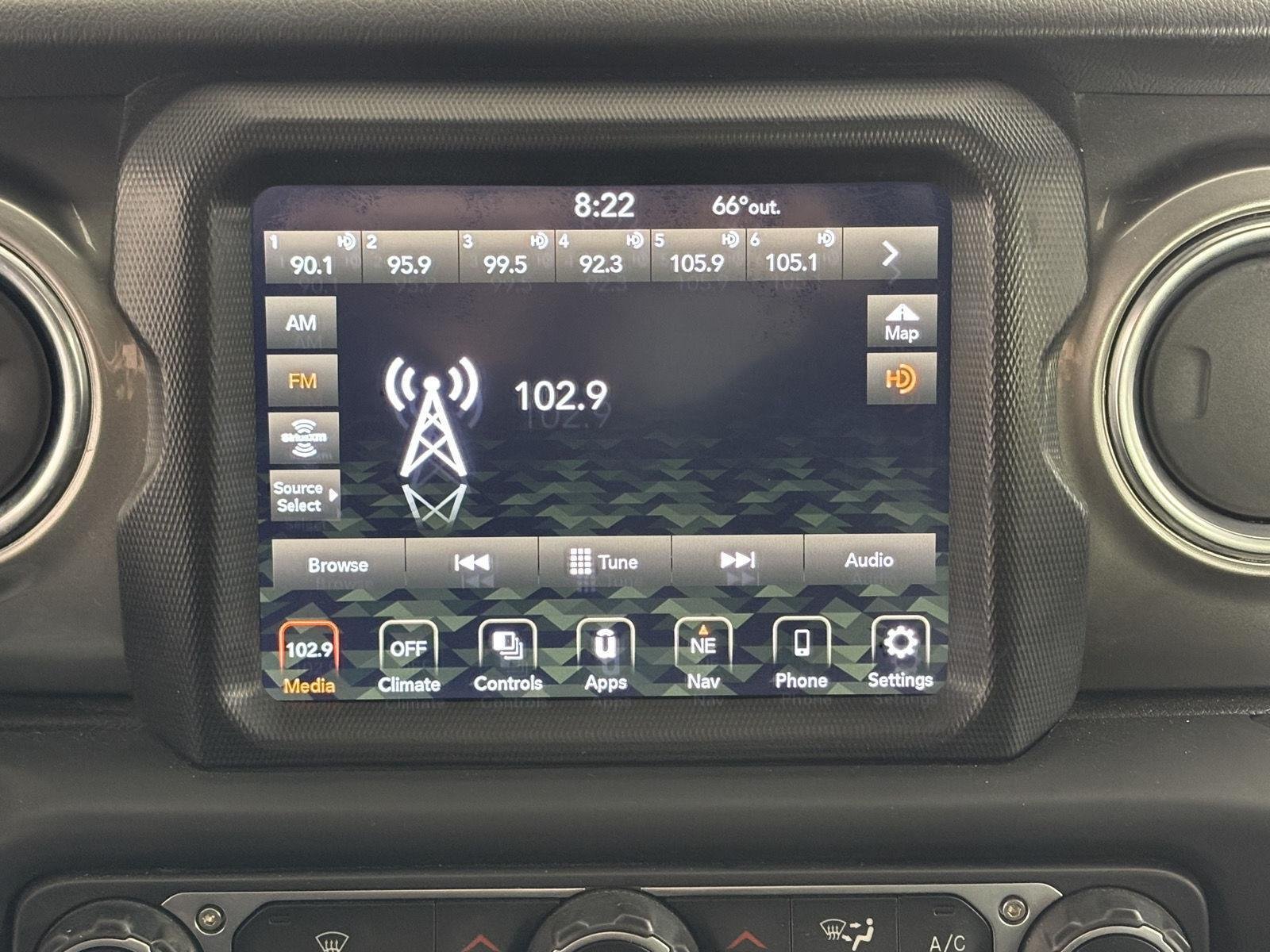 Used 2020 Billet Silver Metallic Jeep Sahara image 34