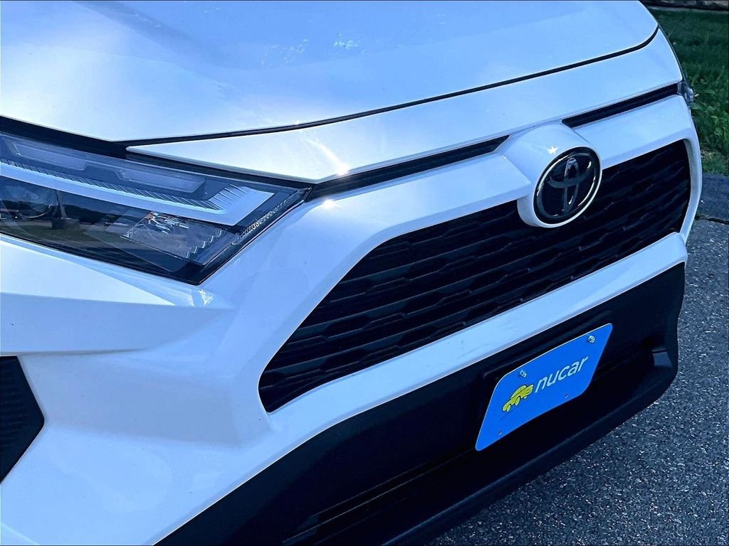 Used 2025 White Toyota XLE image 32