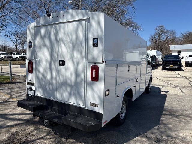 New 2025 Summit White Chevrolet 1WT image 4