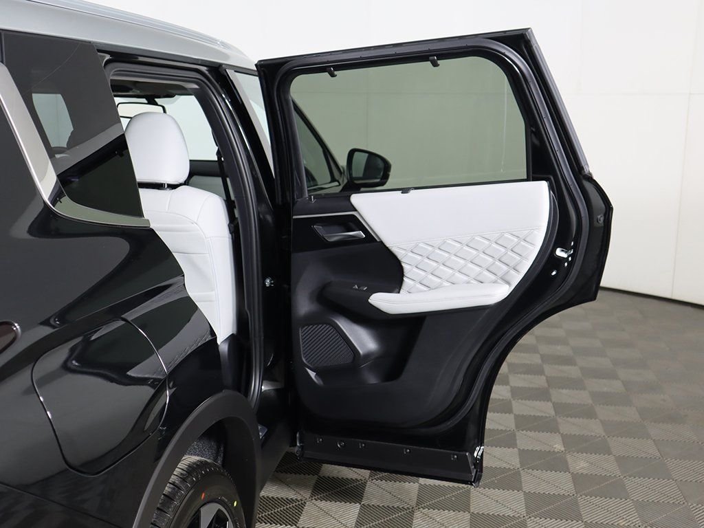 2025 Mitsubishi Outlander Plug-in Hybrid Platinum Edition - Photo 28