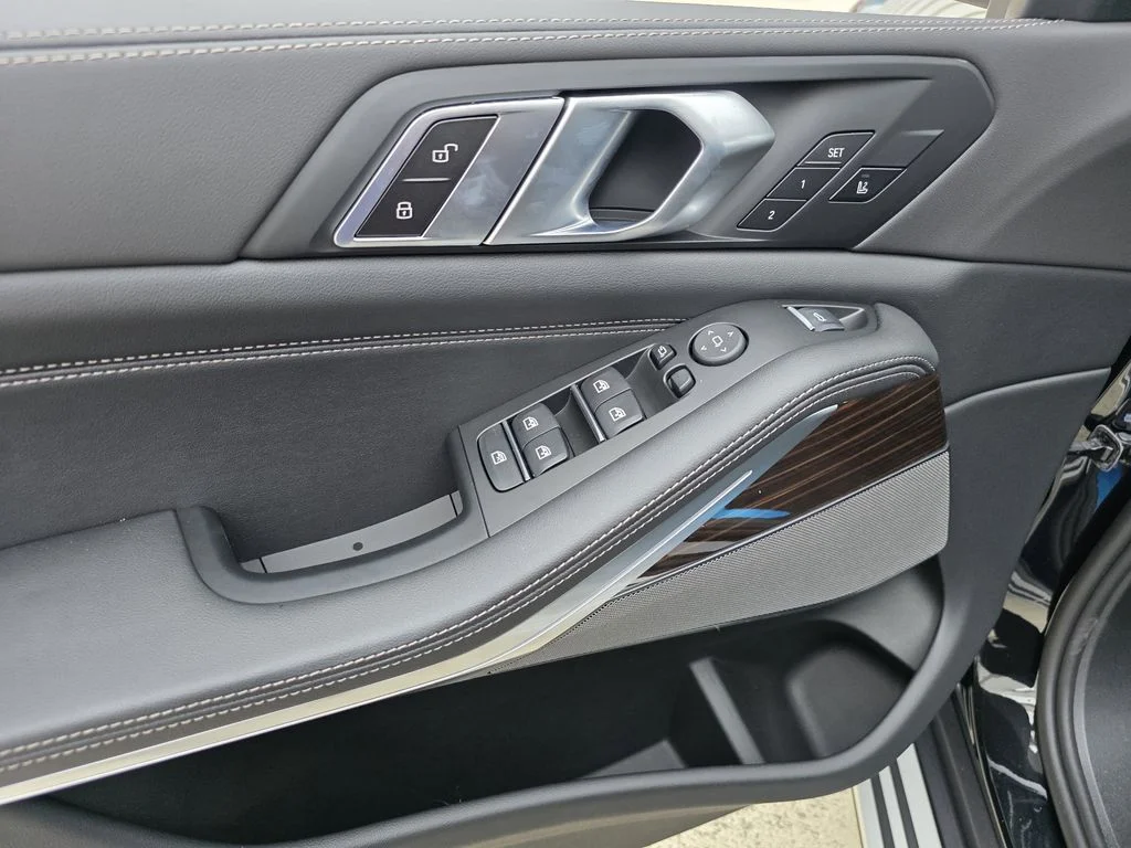 Used 2026 Black BMW sDrive40i image 17