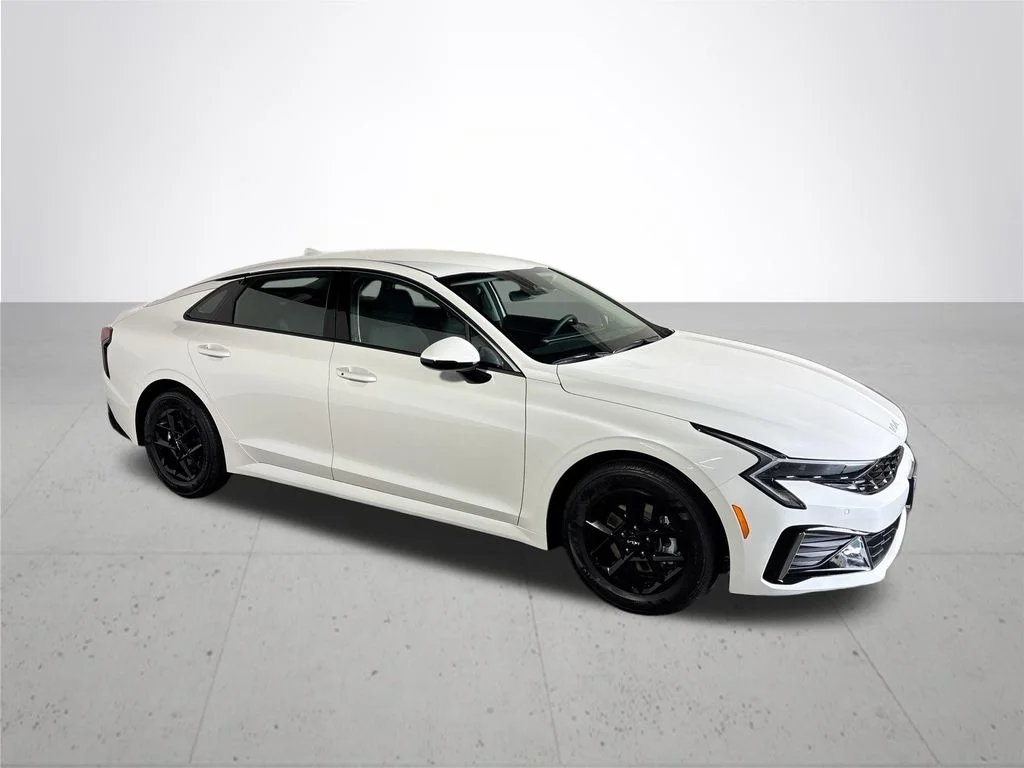 New 2026 Snow White Pearl Kia LXS FWD image 4