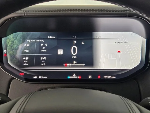 Used 2024  Land Rover SE image 27