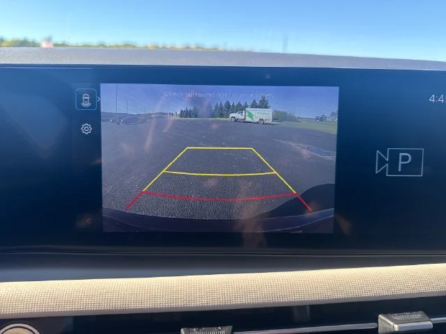 Used 2025  Hyundai SEL image 24