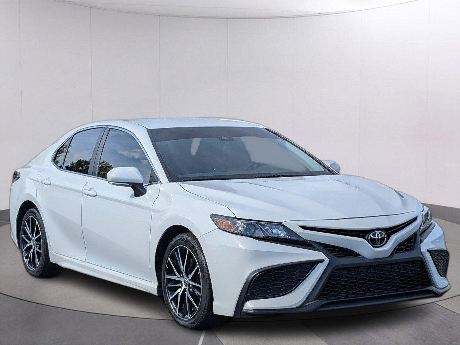Used 2023 Ice Cap Toyota SE image 9
