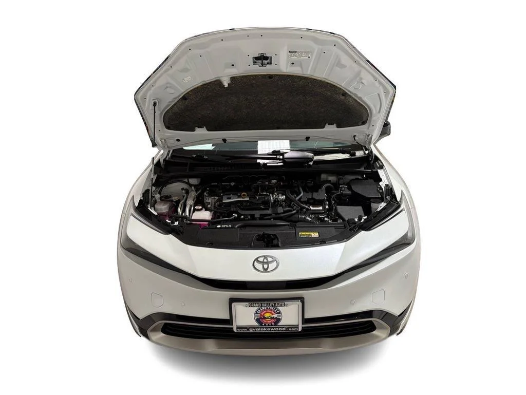 Used 2023 Wind Chill Pearl Toyota XSE image 11