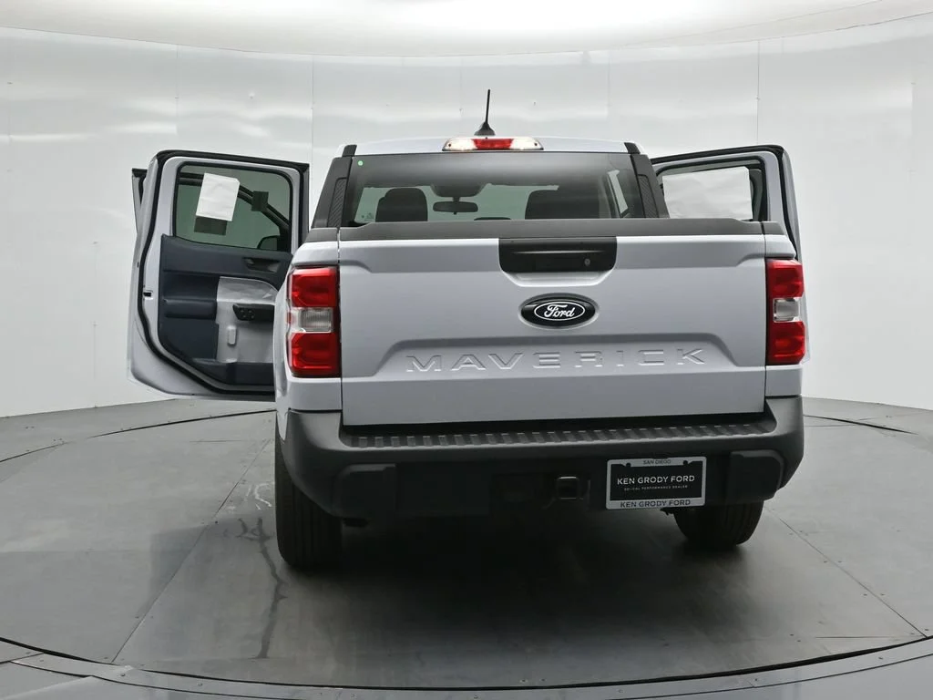 New 2026 Space White Metallic Ford XLT image 26