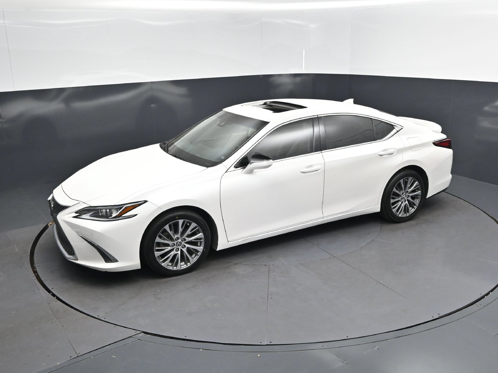 2021 Lexus ES 350 - Photo 31