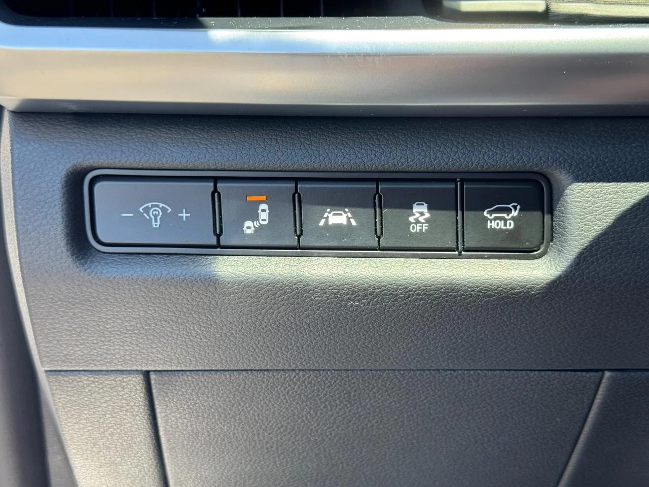 Used 2021 Glacial White Pearl Kia SX image 24