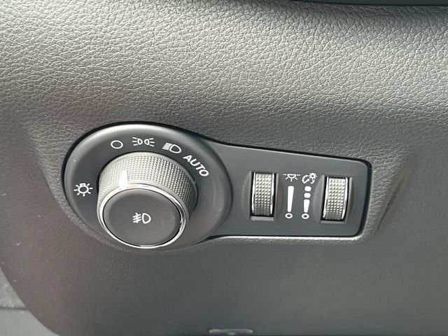New 2026 Red Hot Pearlcoat Jeep Latitude Altitude image 27