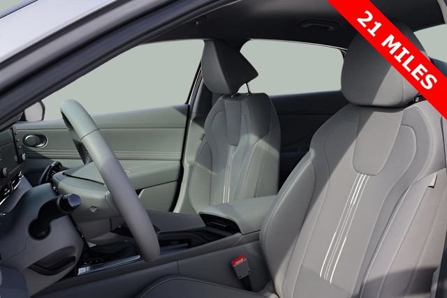 2025 Hyundai Elantra SEL - Photo 11