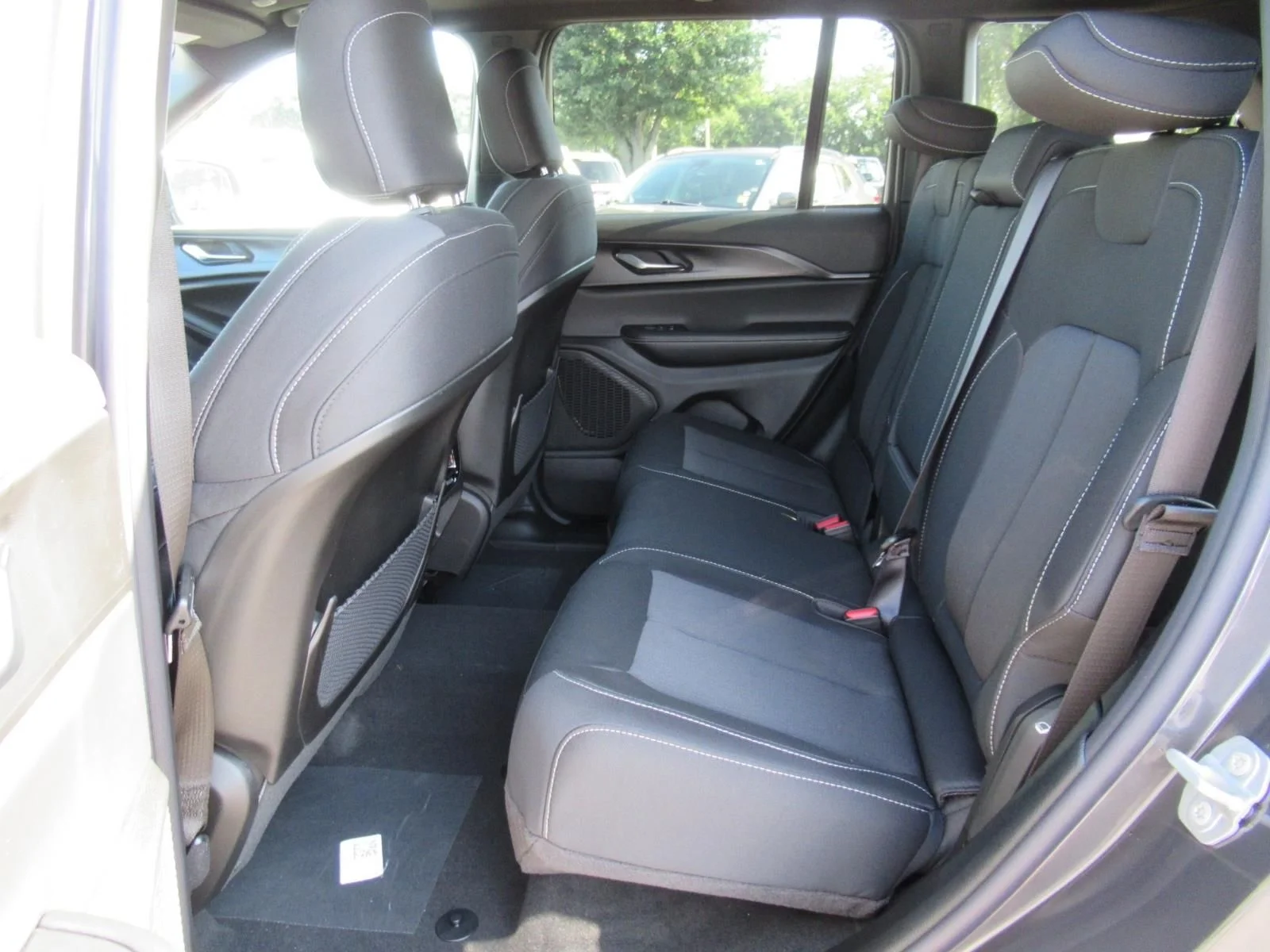New 2026 Baltic Gray Metallic Clear-Coat Exterior Paint Jeep Laredo X image 33
