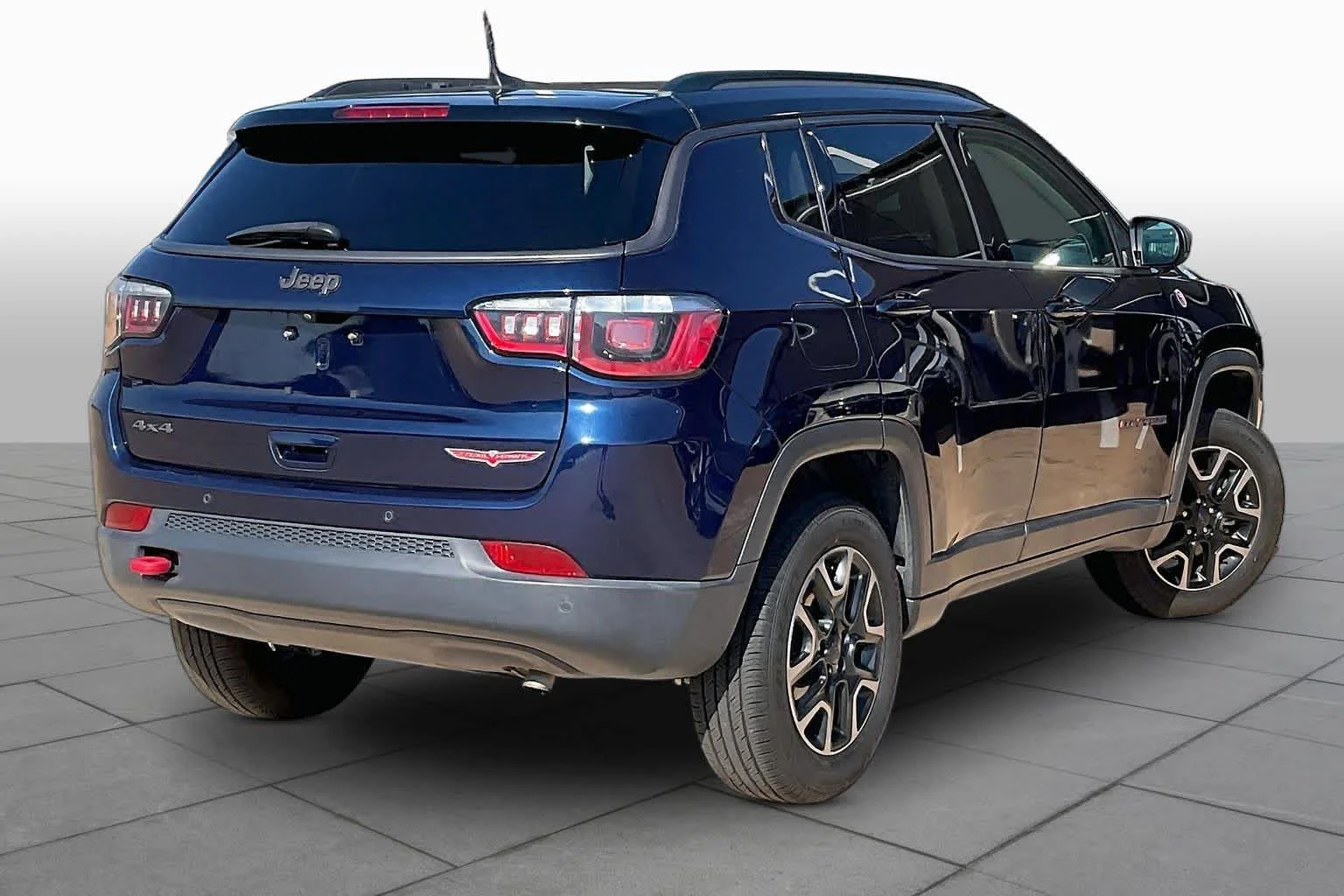 Used 2019 Jazz Blue Pearlcoat Jeep Trailhawk image 13