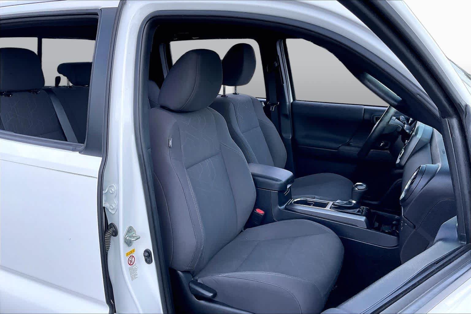Used 2018  Toyota SR5 image 9