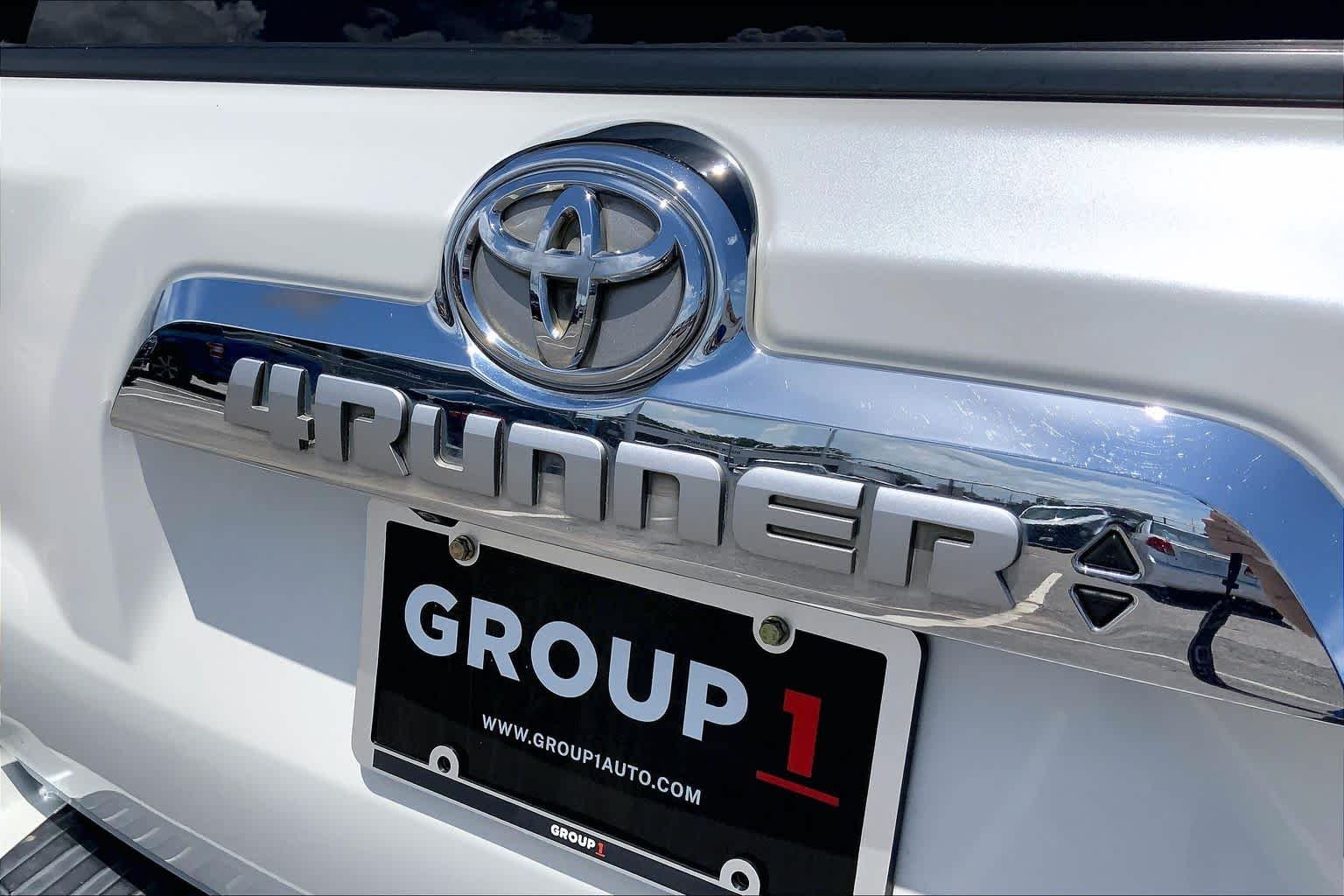Used 2014 Blizzard Pearl Toyota Limited image 30