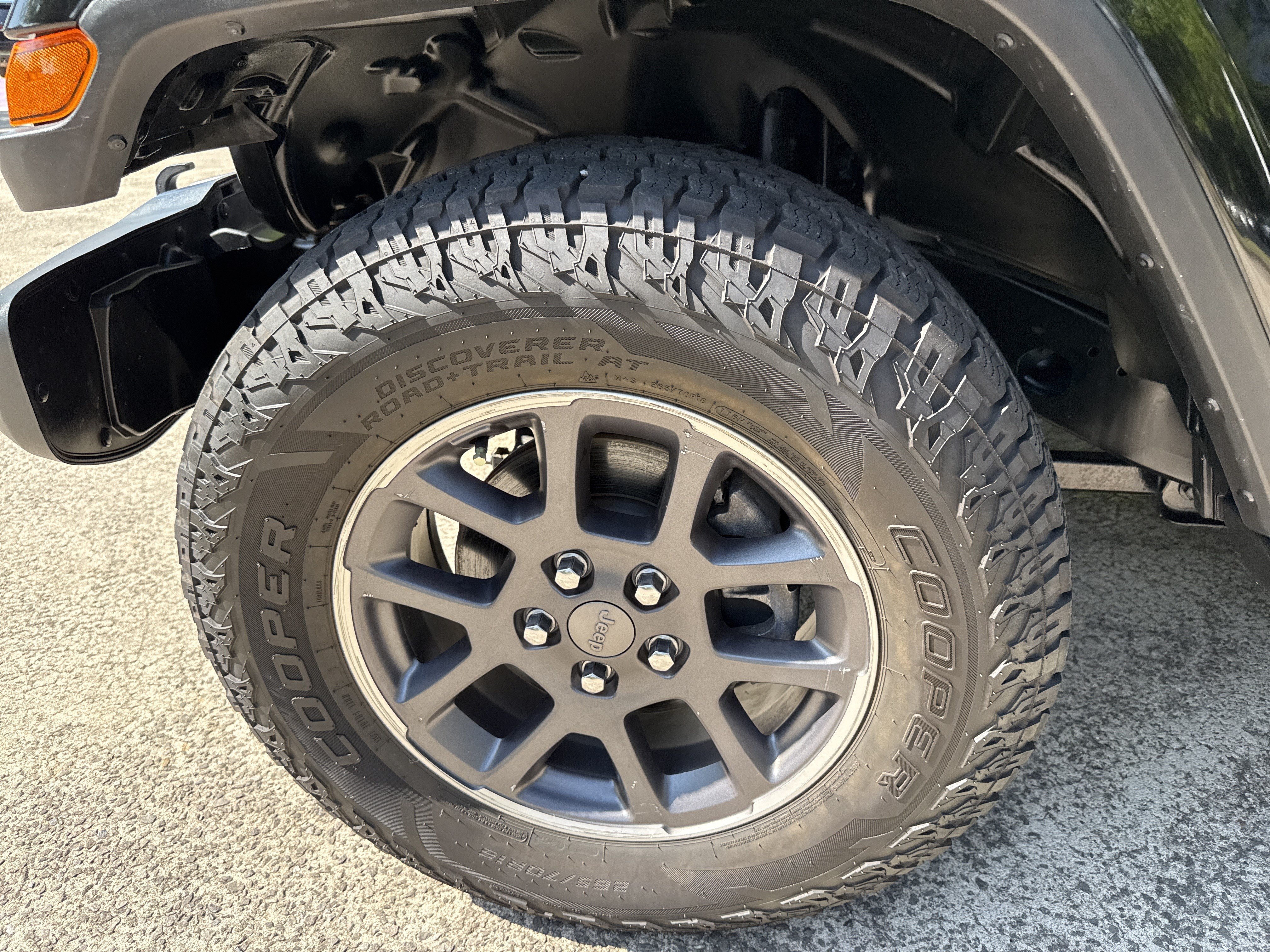 Used 2021 Black Clearcoat Jeep Overland image 13