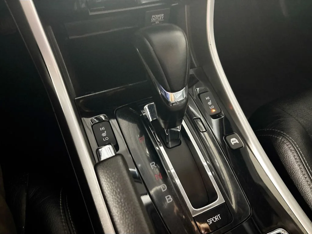 Used 2017 White Honda Touring image 18