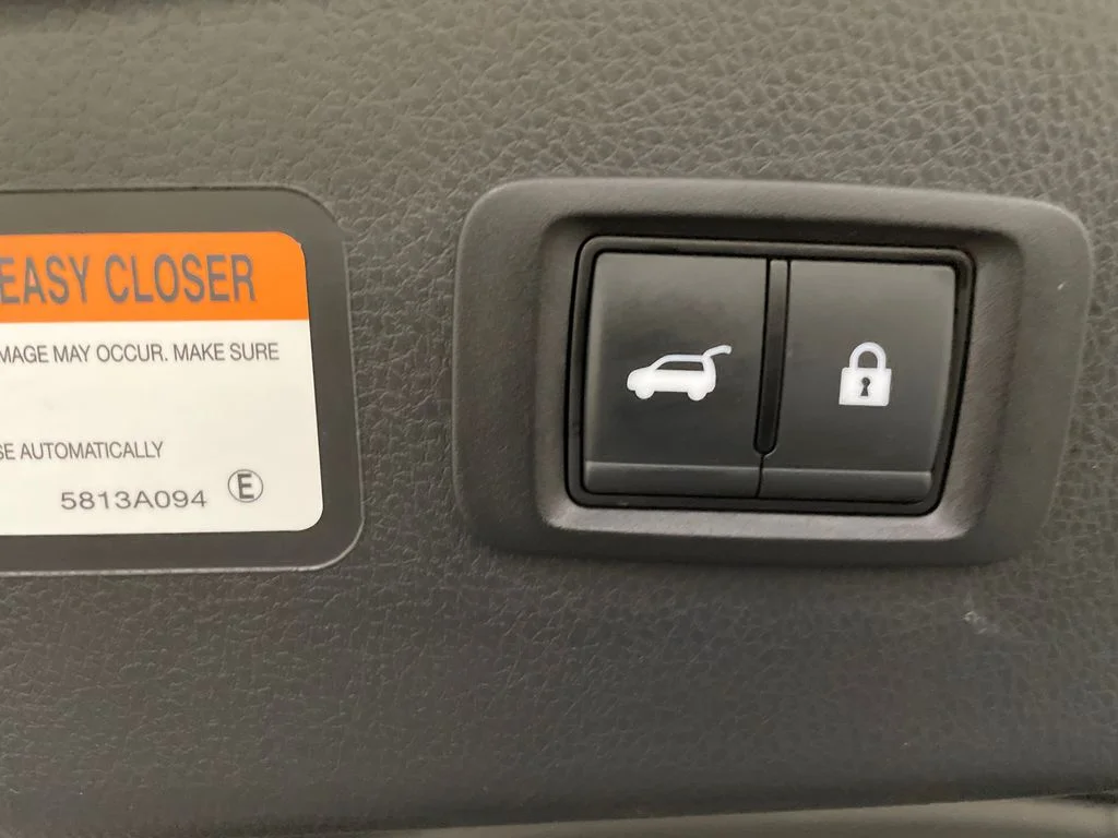 Used 2024 White Diamond Mitsubishi SE image 8