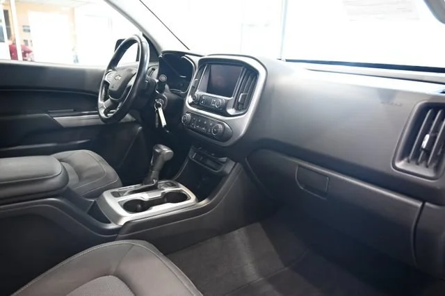 Used 2019 SHADOW GRAY METALLIC Chevrolet 2WD LT image 15