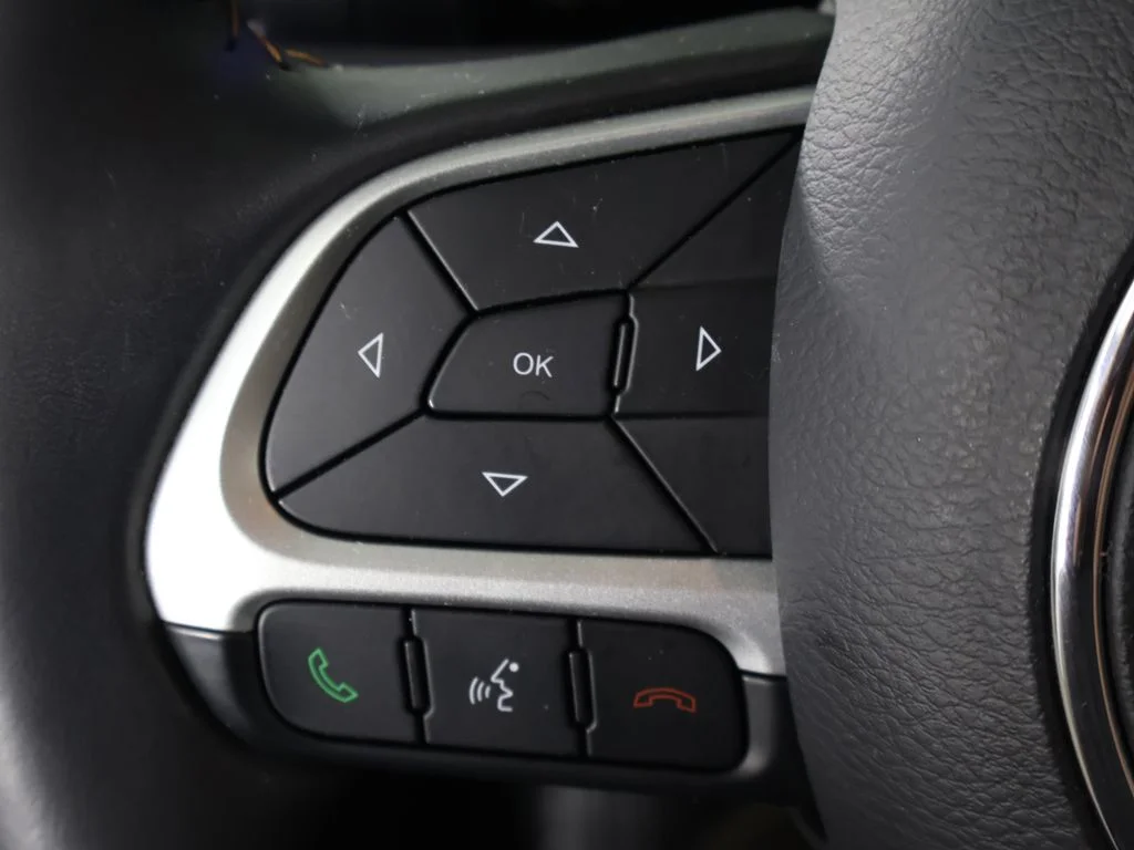 Used 2019 Laser Blue Pearlcoat Jeep Latitude image 37
