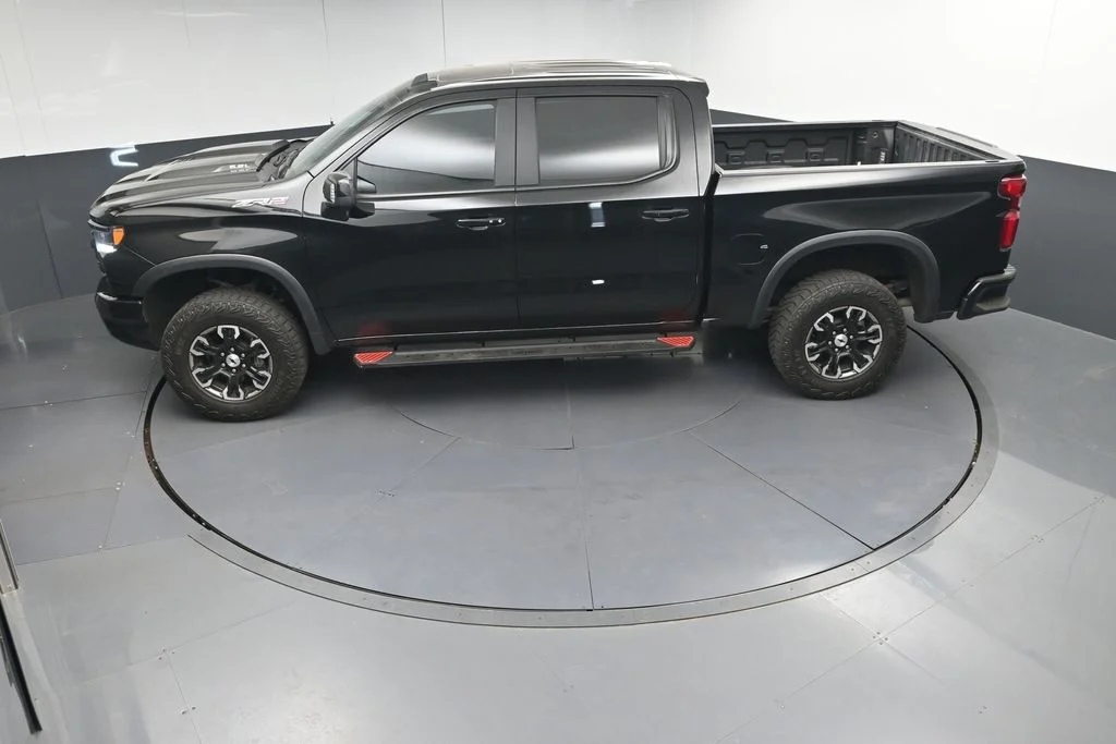Used 2025 Black Chevrolet ZR2 image 32