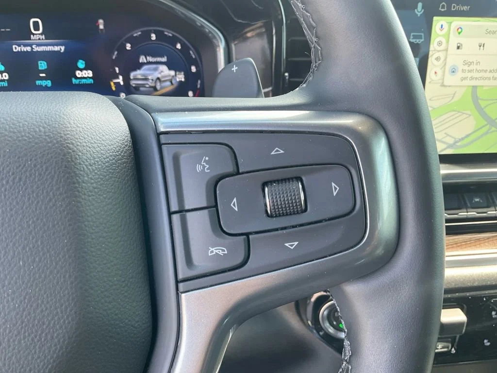 Used 2025 Summit White Chevrolet RST image 28