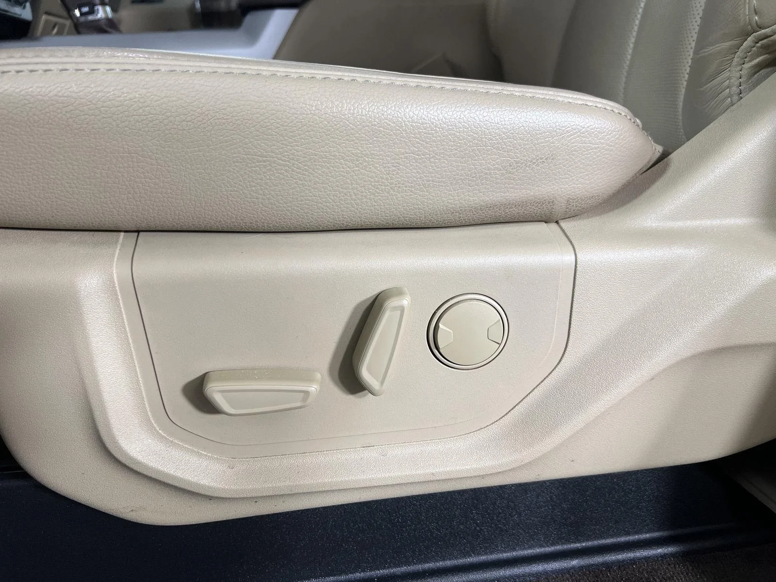 Used 2019 Agate Black Ford LARIAT image 12