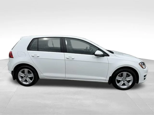 Used 2017  Volkswagen  image 8