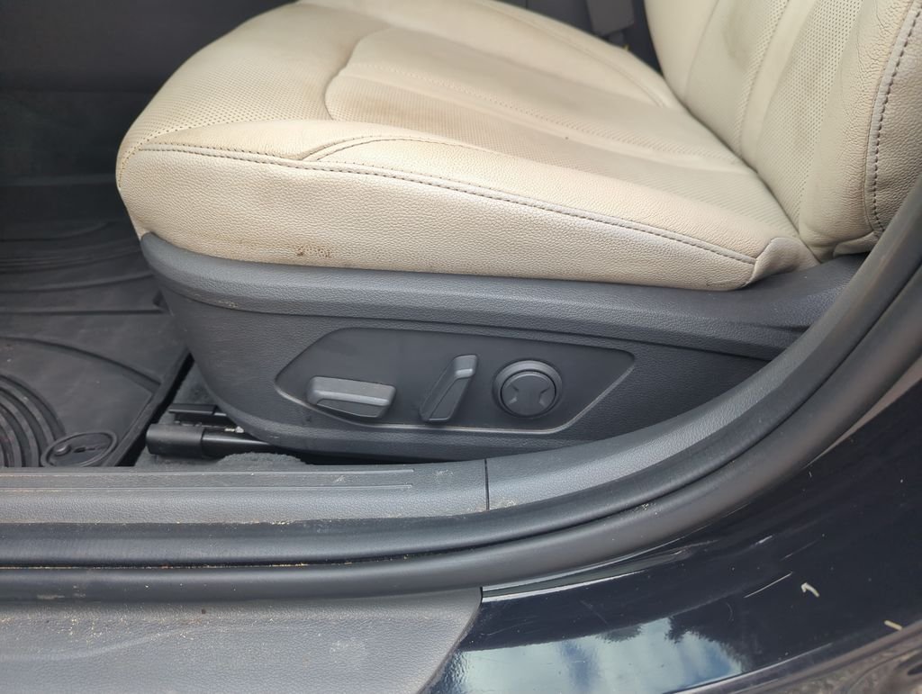Used 2023 Blue Hyundai SEL image 13