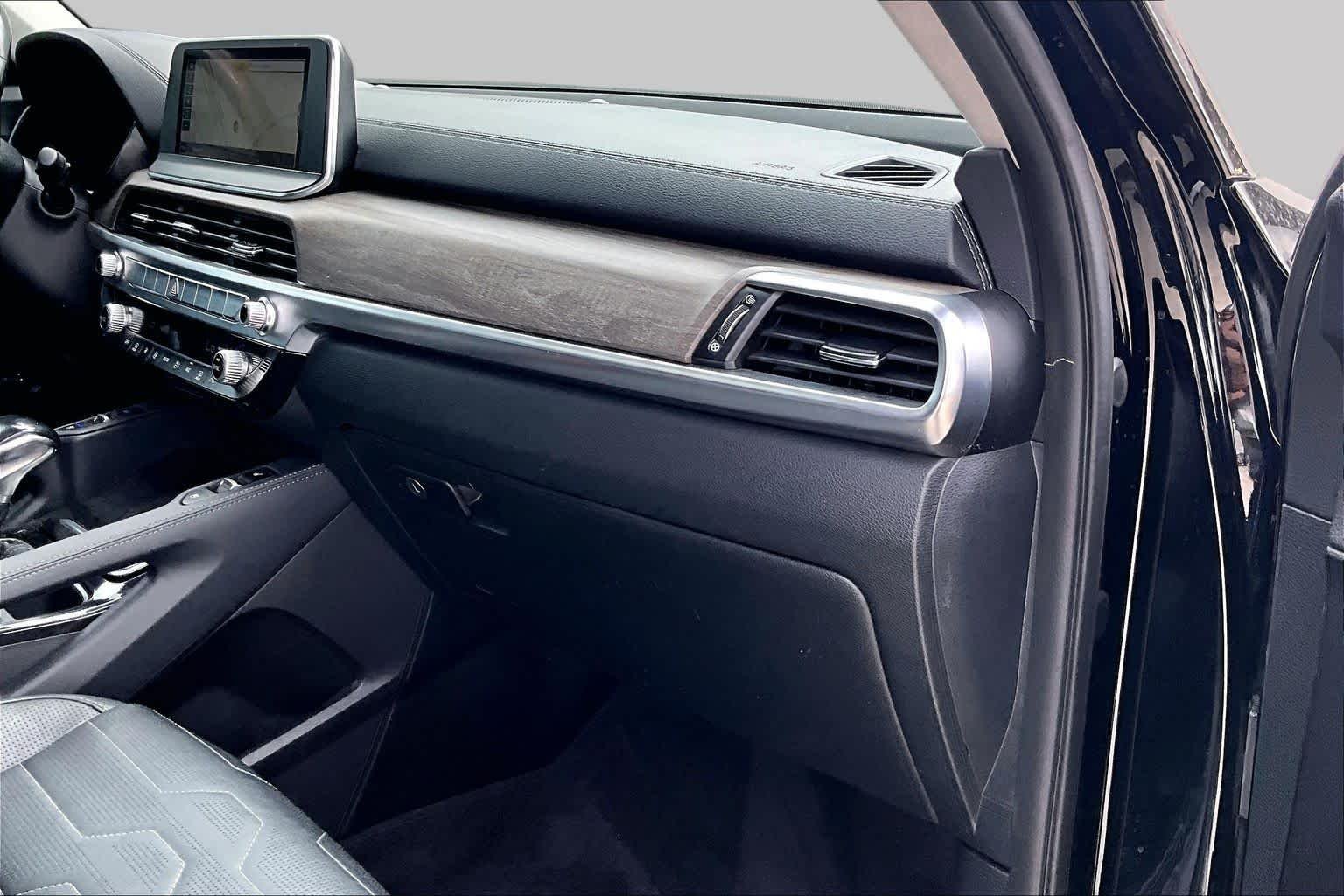 Used 2020 Ebony Black Kia SX image 17