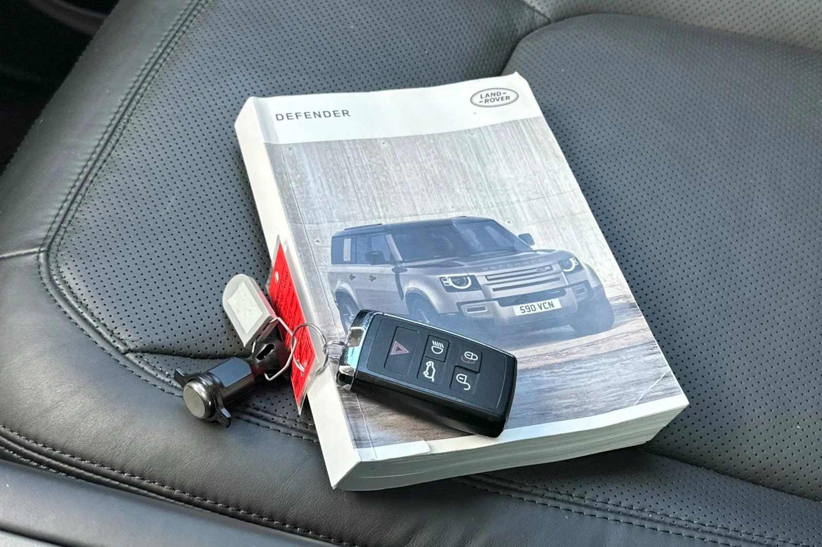 Used 2025  Land Rover S image 10
