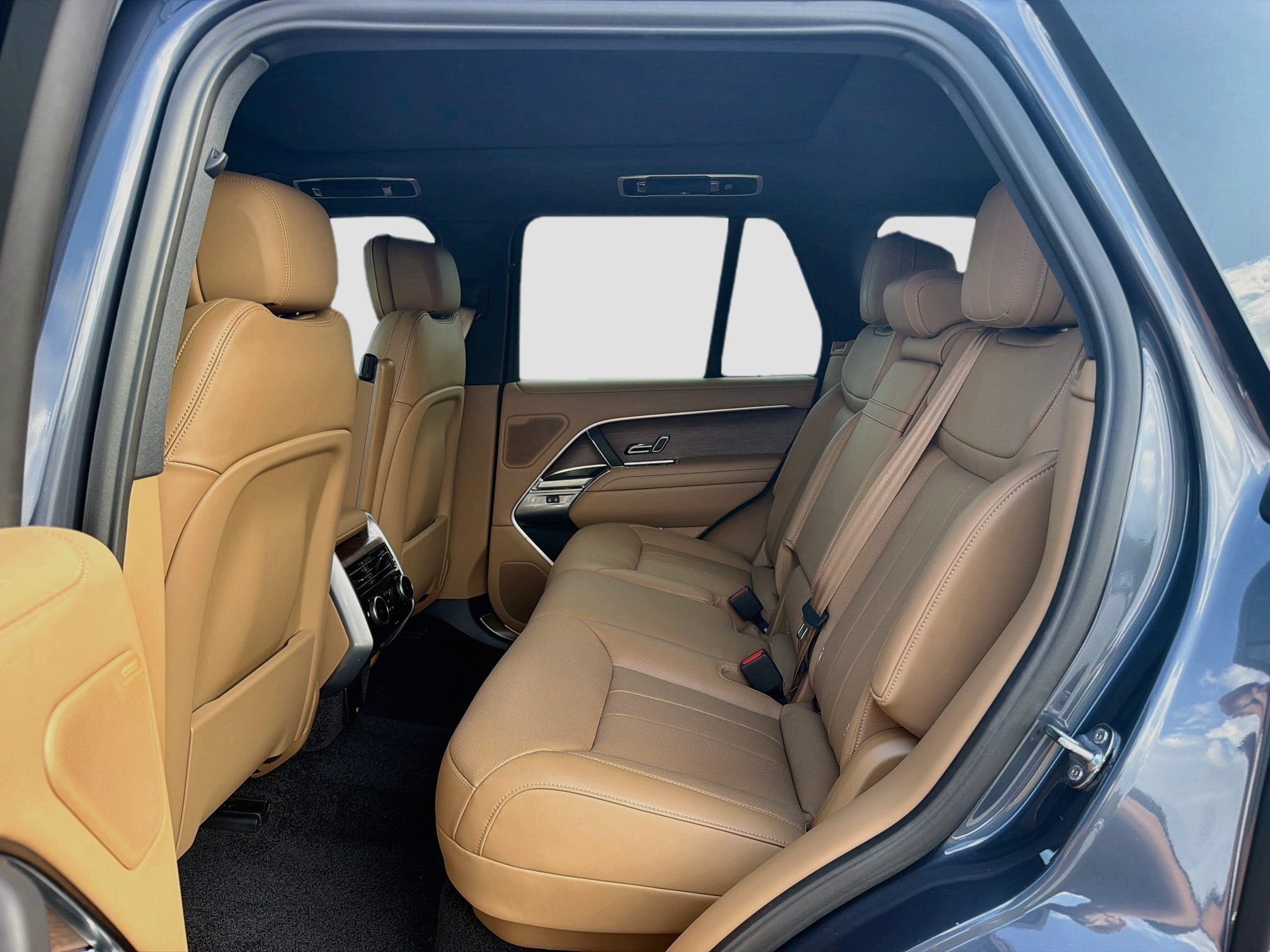 Used 2025 Gray Land Rover SE image 22