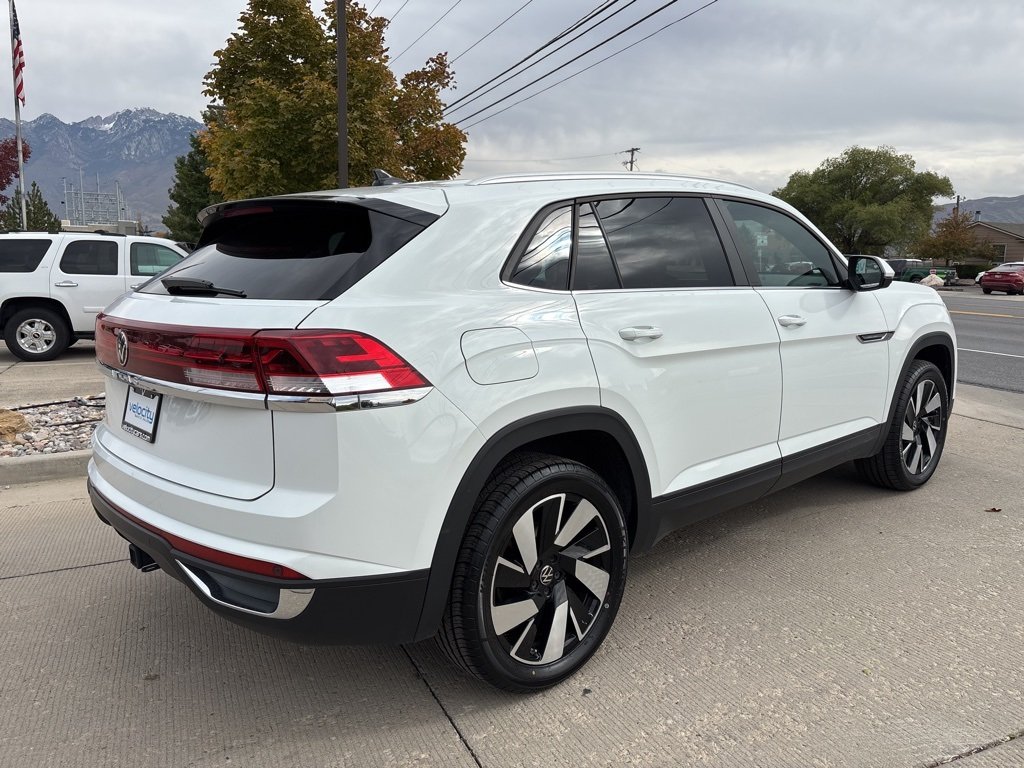 2024 Volkswagen Atlas Cross Sport SE Technology photo 2